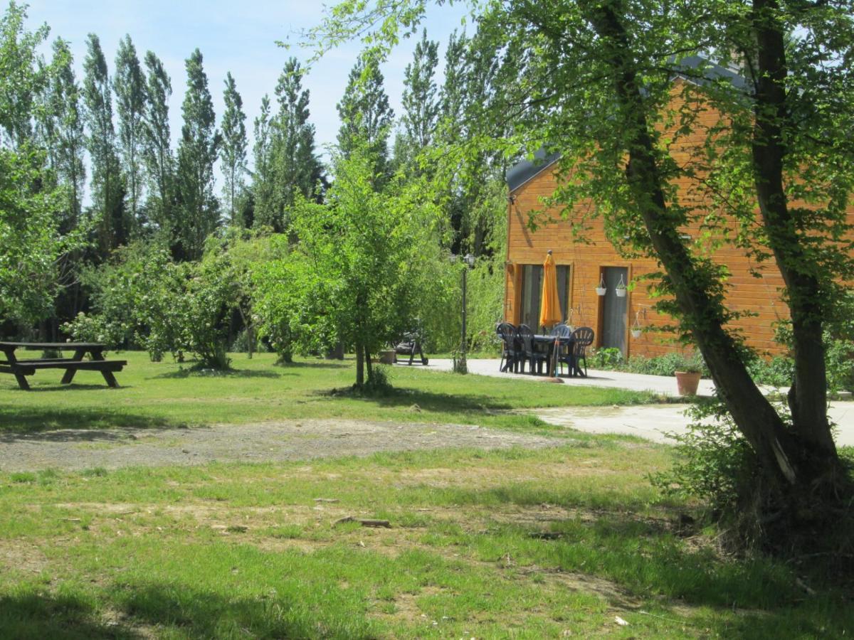 Florennes Gite Neuf 150 M2 Devant Un Grand Lac Prive De 2 Hectares Poissonneux Au Milieu Des Bois Exteriör bild