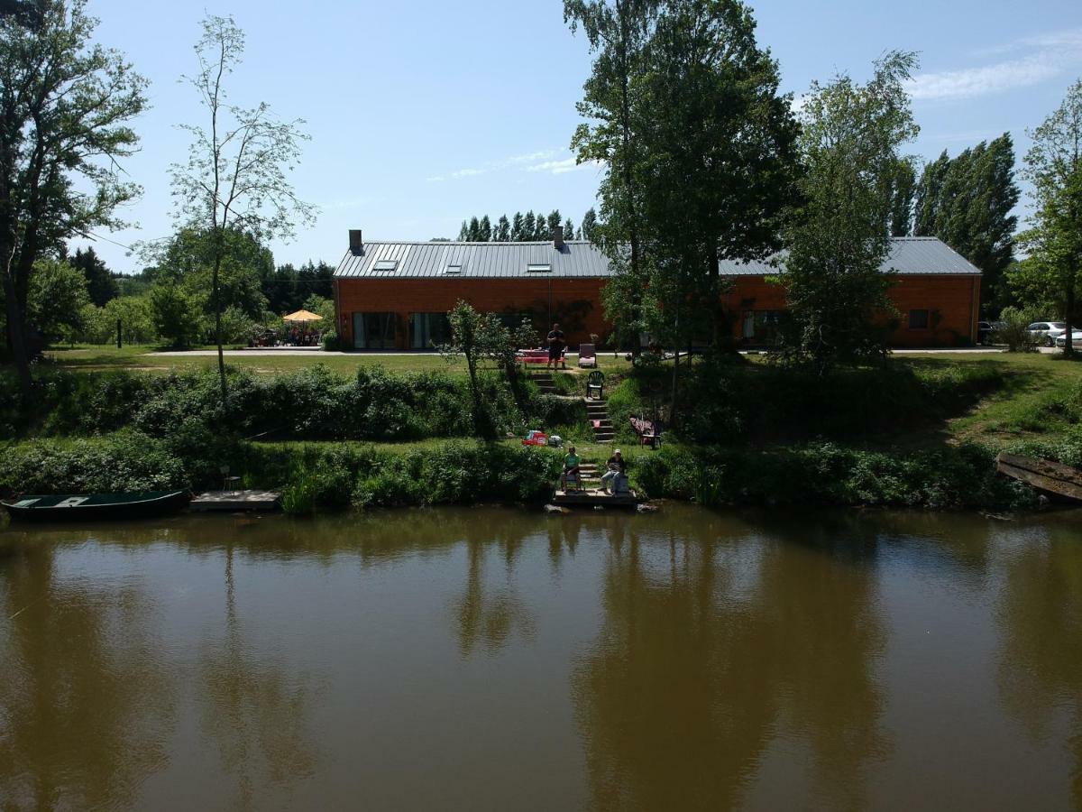 Florennes Gite Neuf 150 M2 Devant Un Grand Lac Prive De 2 Hectares Poissonneux Au Milieu Des Bois Exteriör bild