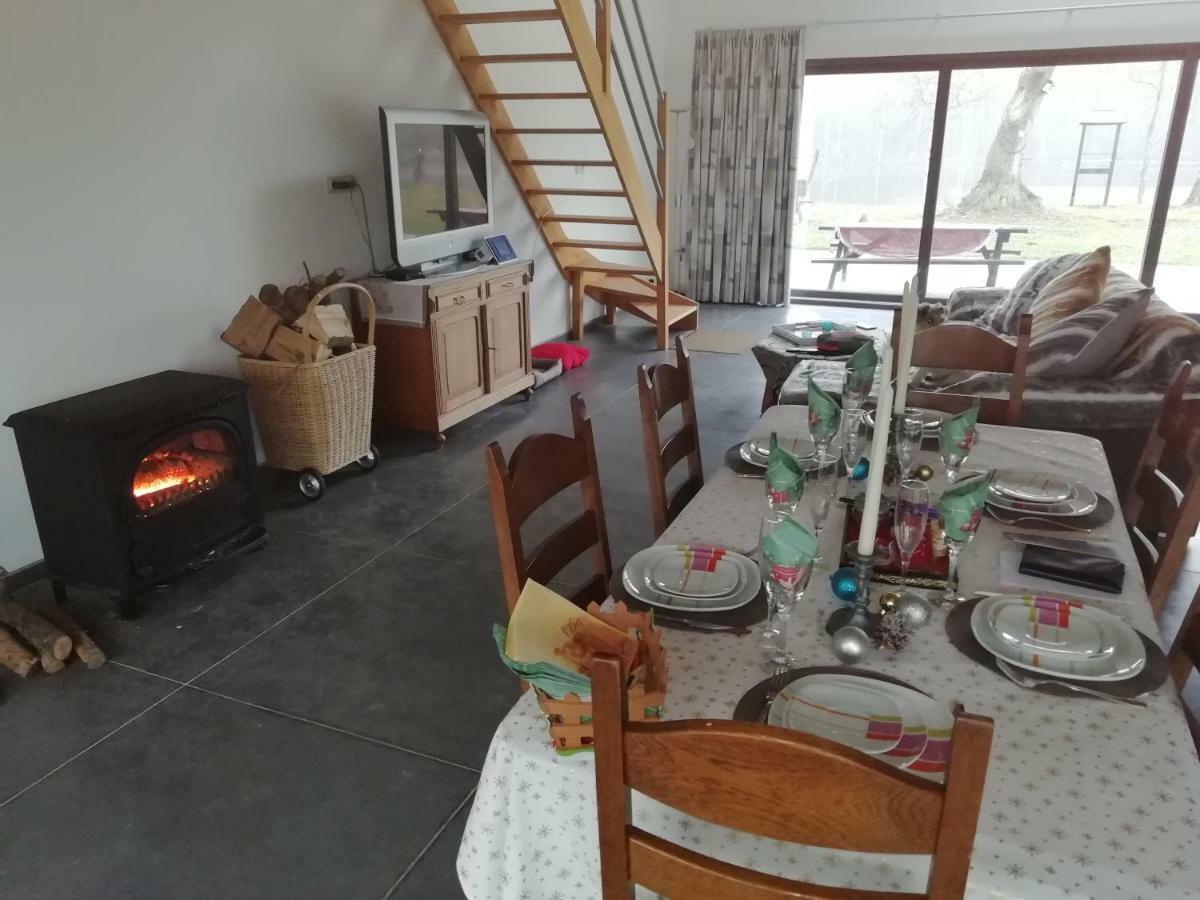 Florennes Gite Neuf 150 M2 Devant Un Grand Lac Prive De 2 Hectares Poissonneux Au Milieu Des Bois Exteriör bild